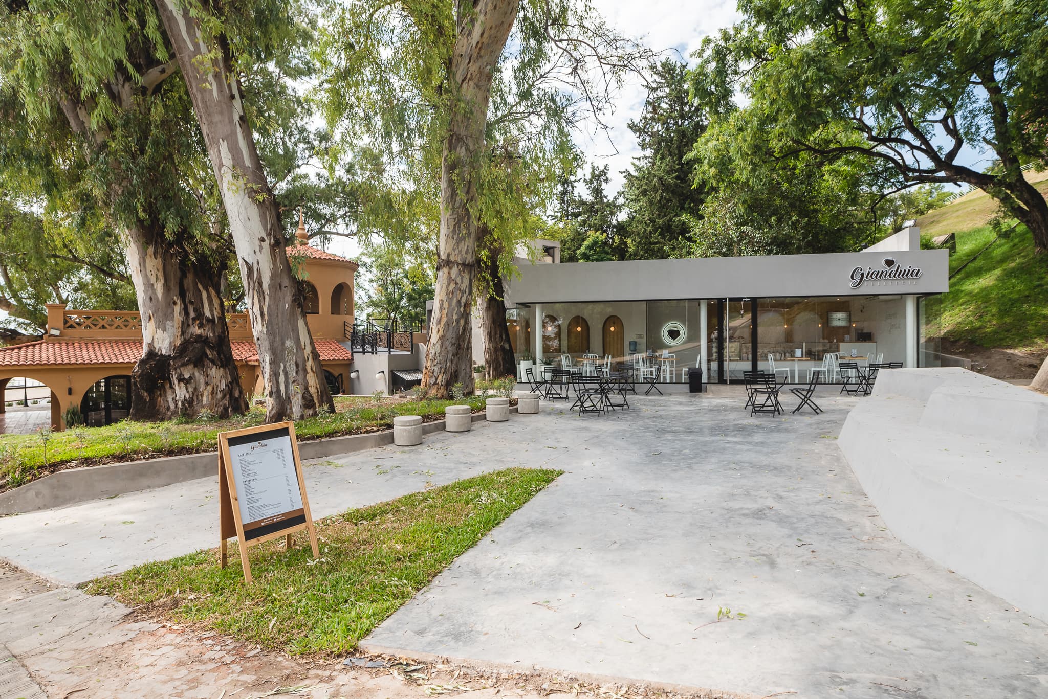 Fachada de Gianduia Costanera